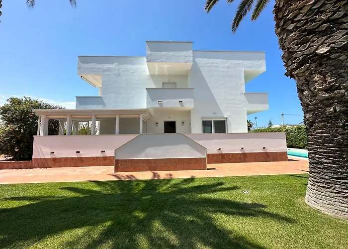 Villa Antonia sul mare con piscina Torre a mare  Bari